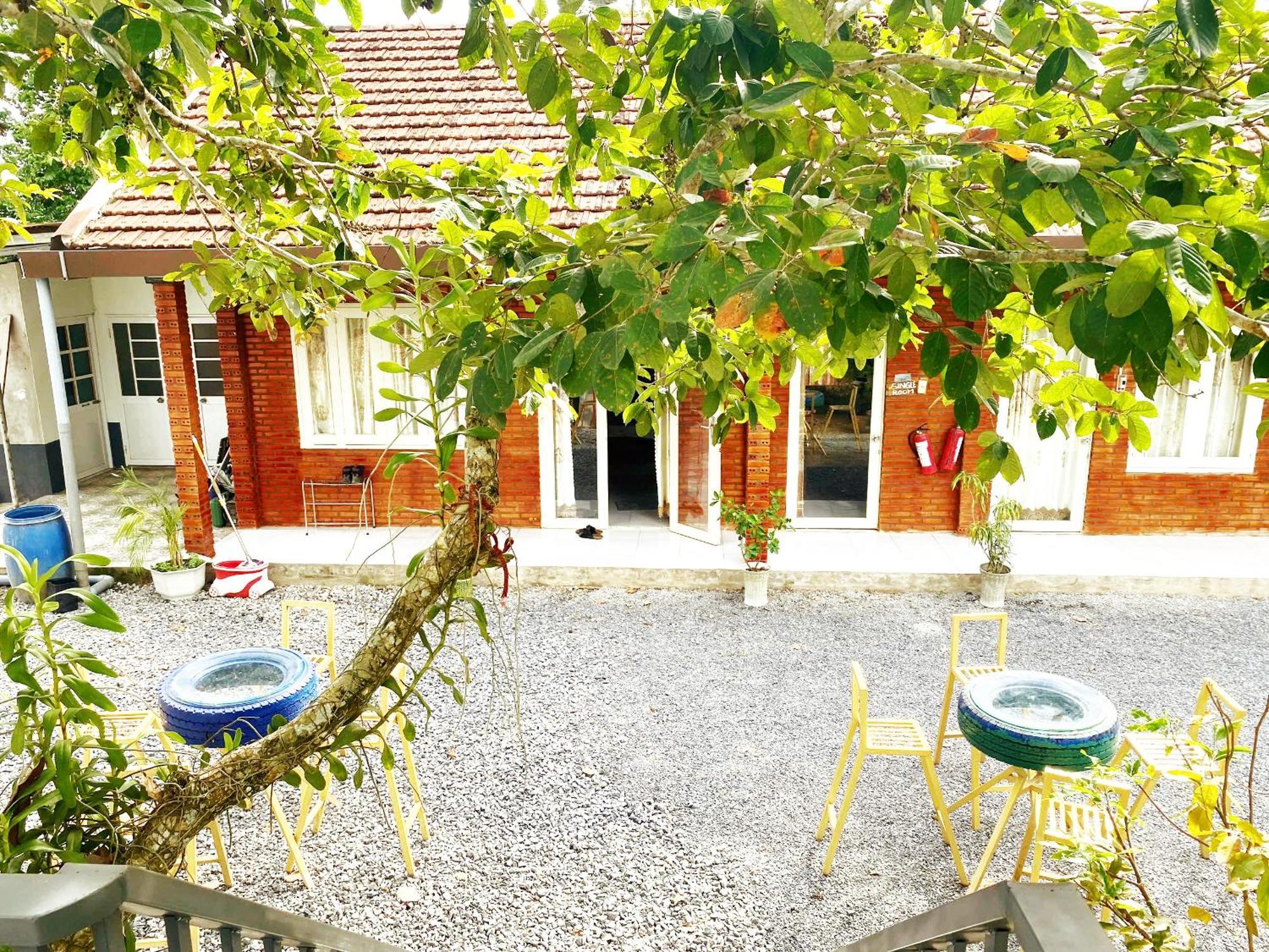 Cat Tien Backpackers Hostel Exteriör bild